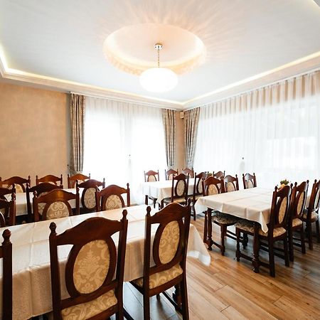 Hotel Aries Vârtop Buitenkant foto