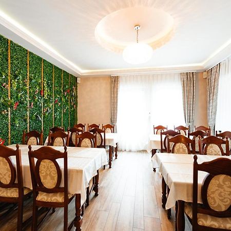 Hotel Aries Vârtop Buitenkant foto