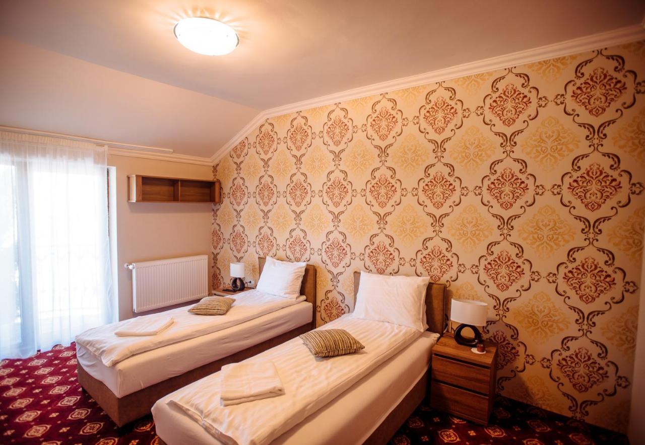 Hotel Aries Vârtop Buitenkant foto