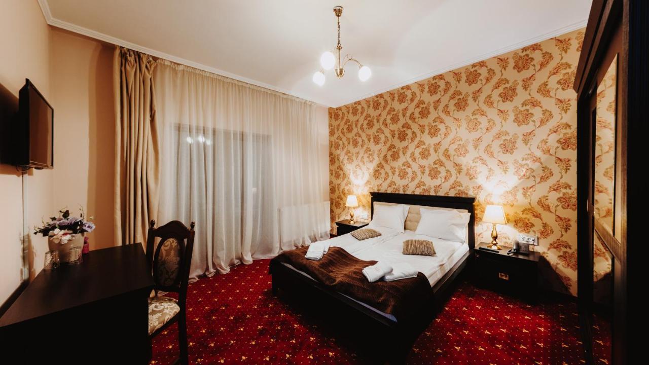 Hotel Aries Vârtop Buitenkant foto