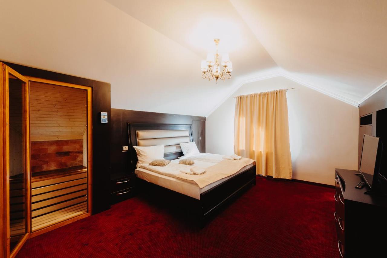 Hotel Aries Vârtop Buitenkant foto