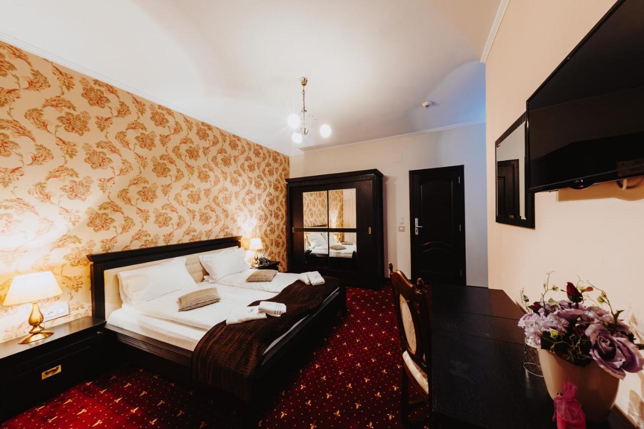 Hotel Aries Vârtop Buitenkant foto