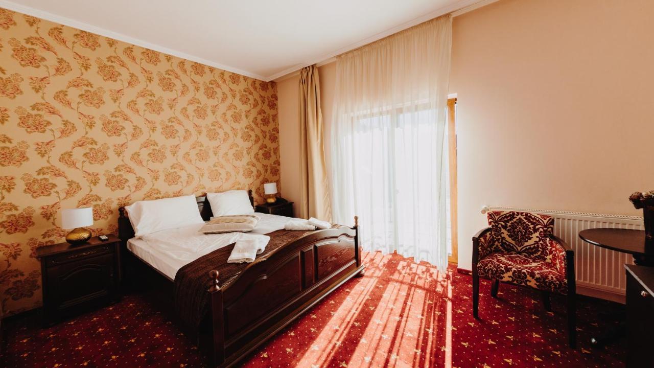 Hotel Aries Vârtop Buitenkant foto