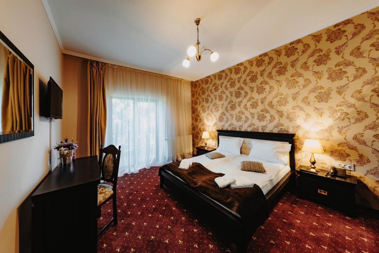 Hotel Aries Vârtop Buitenkant foto
