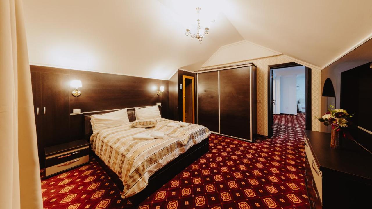 Hotel Aries Vârtop Buitenkant foto