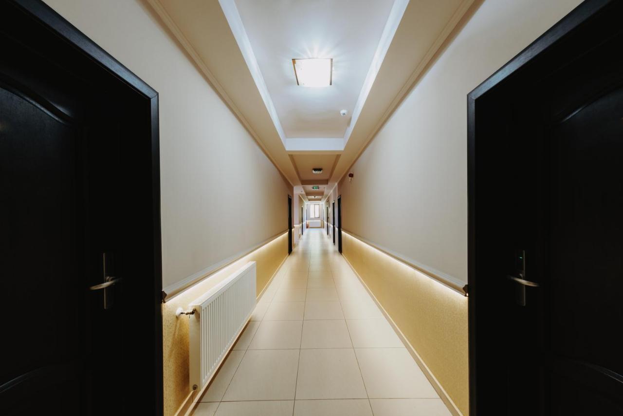 Hotel Aries Vârtop Buitenkant foto
