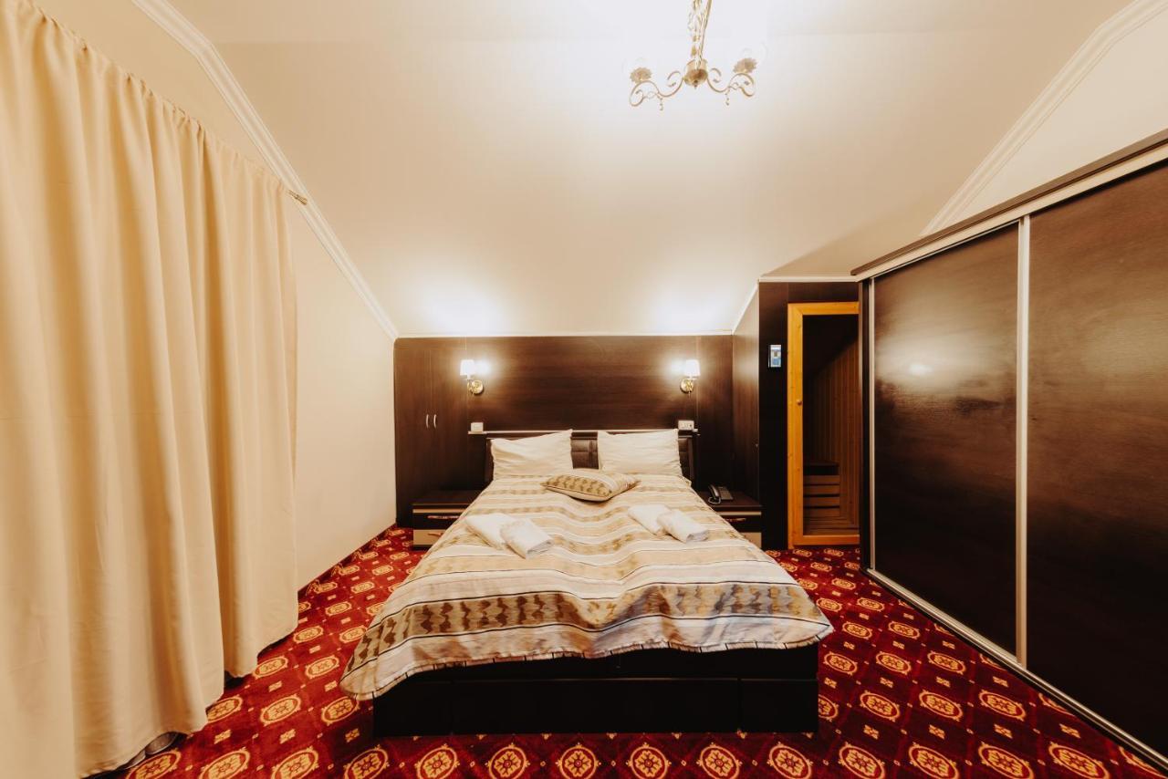 Hotel Aries Vârtop Buitenkant foto