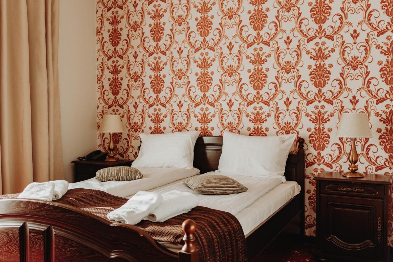 Hotel Aries Vârtop Buitenkant foto