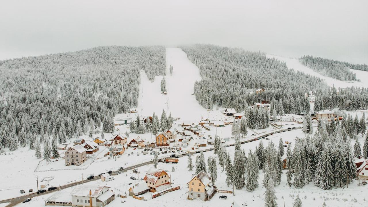 Hotel Aries Vârtop Buitenkant foto