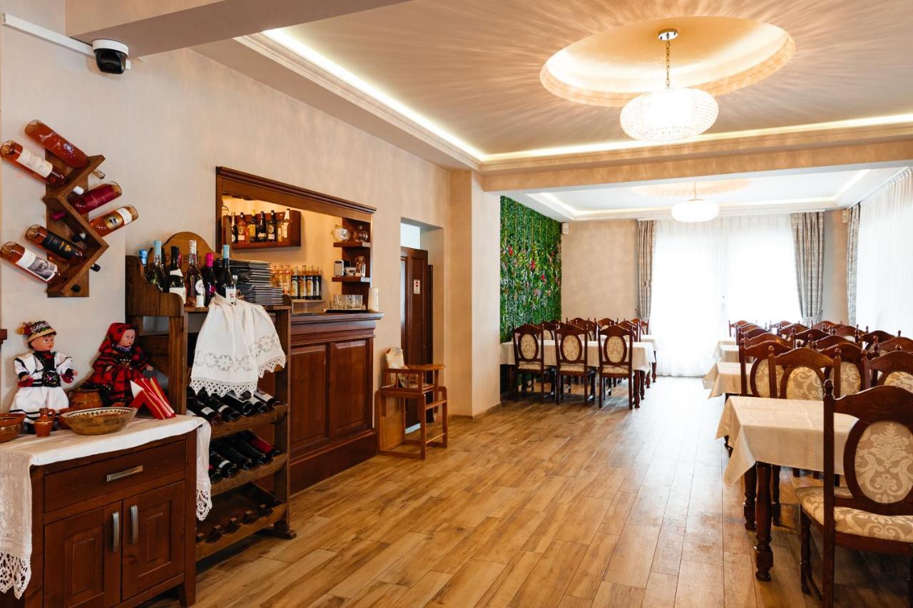 Hotel Aries Vârtop Buitenkant foto