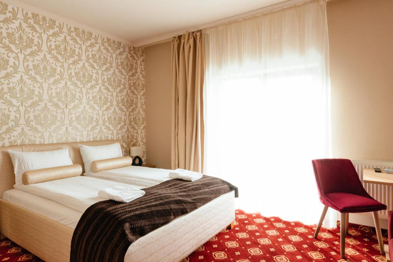 Hotel Aries Vârtop Buitenkant foto