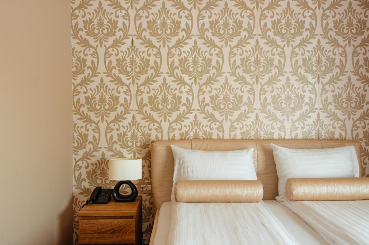 Hotel Aries Vârtop Buitenkant foto