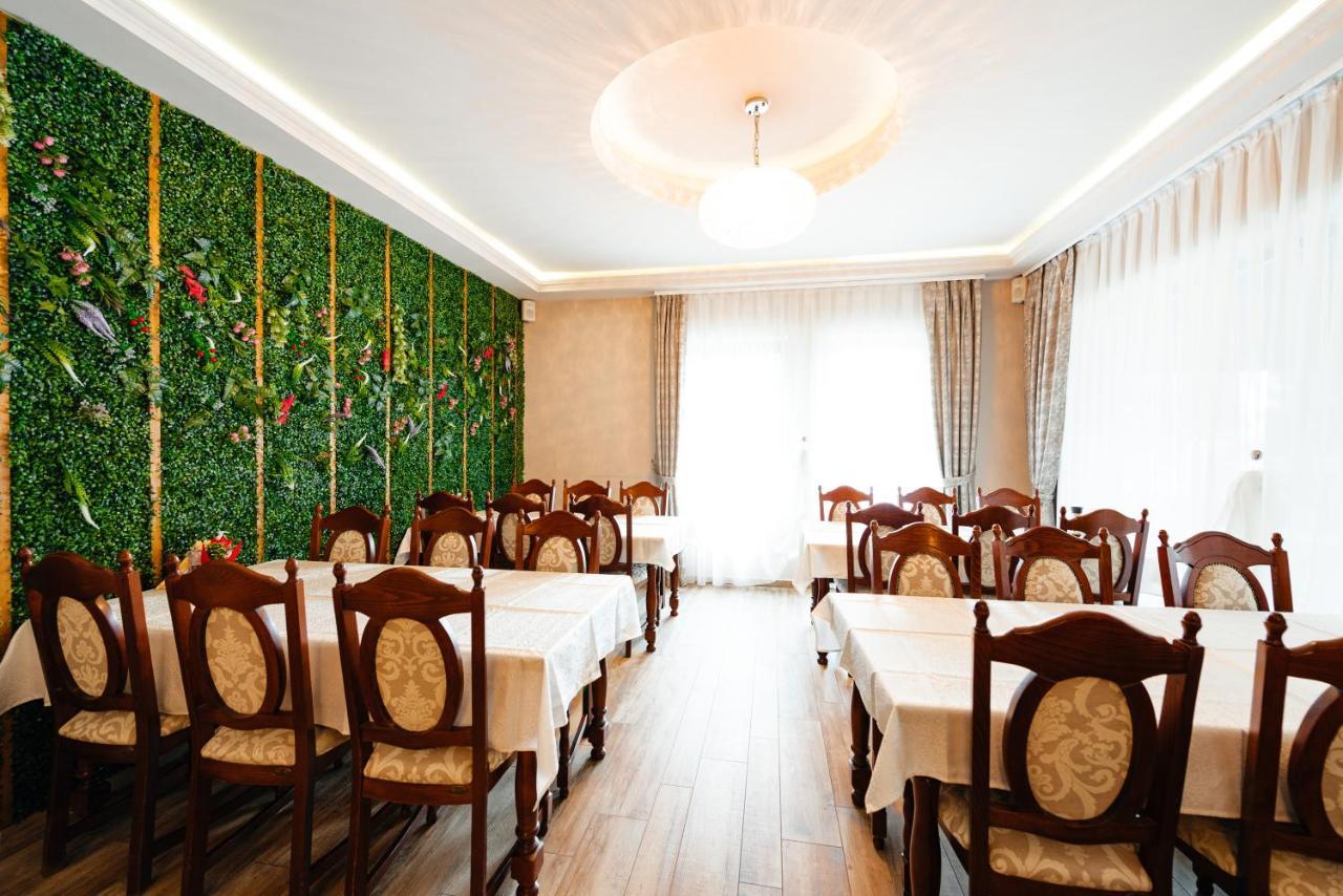 Hotel Aries Vârtop Buitenkant foto