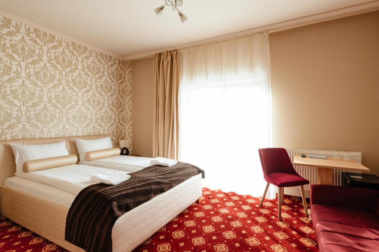 Hotel Aries Vârtop Buitenkant foto