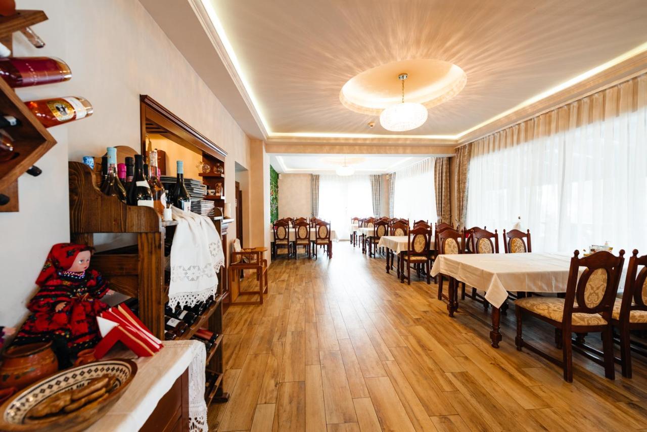 Hotel Aries Vârtop Buitenkant foto