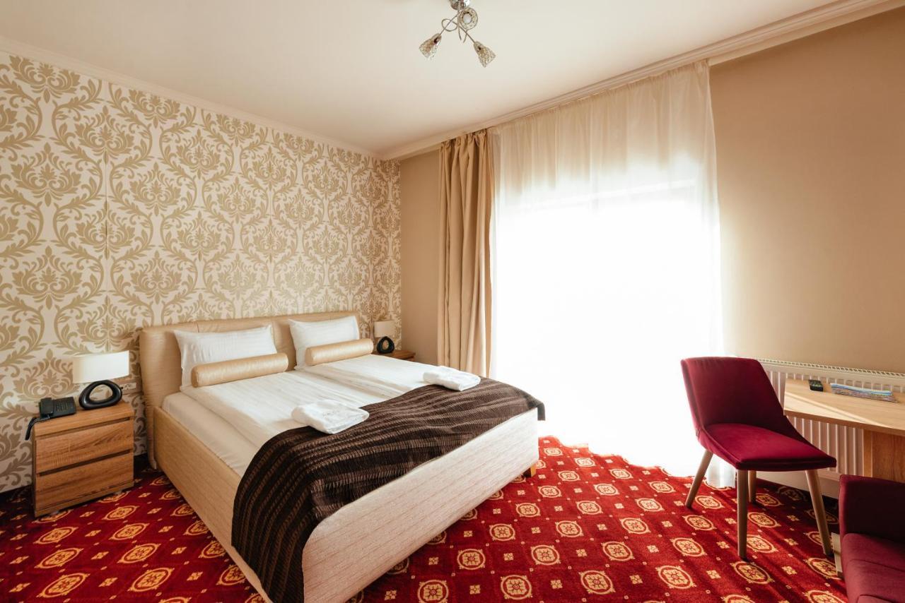 Hotel Aries Vârtop Buitenkant foto