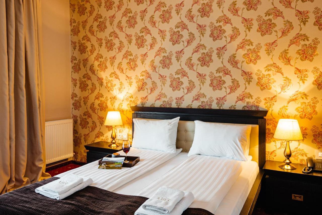 Hotel Aries Vârtop Buitenkant foto