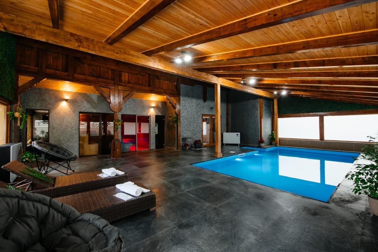 Hotel Aries Vârtop Buitenkant foto